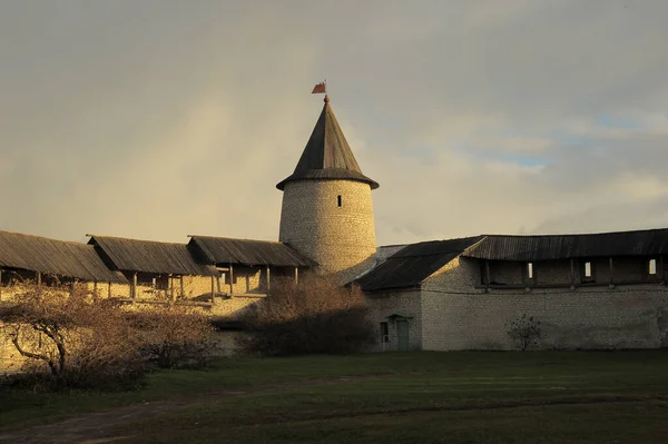 Προβολές Pskov Kremlin την ημέρα του φθινοπώρου — Φωτογραφία Αρχείου