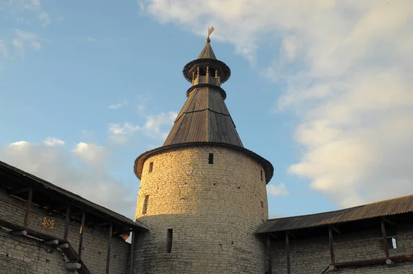 Bekeken Pskov Kremlin in de herfst dag — Stockfoto