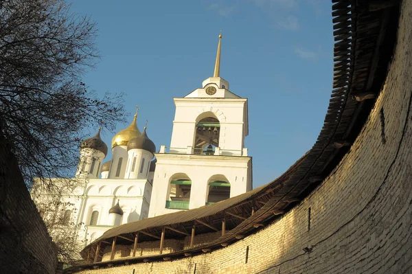 Nézetek Pskov Kremlin az őszi napon — Stock Fotó