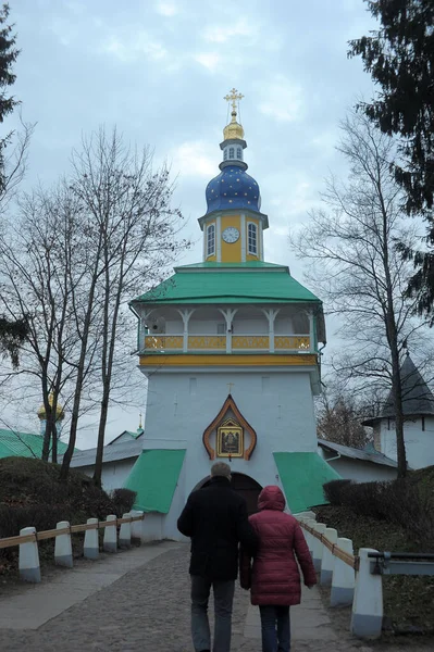 A Szent Nagyboldogasszony Pskov-Pechersky kolostor — Stock Fotó