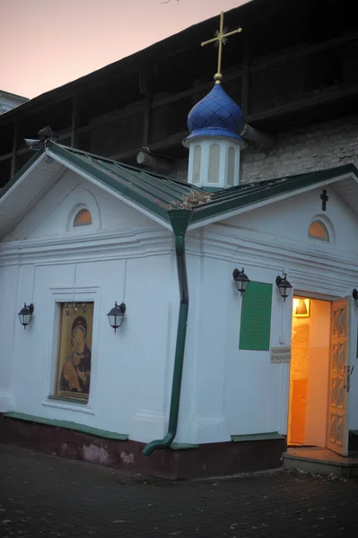 De Heilige Hemelvaart Pskov-Pecherski Klooster — Stockfoto