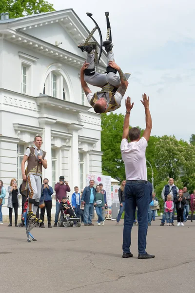 Utförande av bokkers på festivalen för att hedra stadens dag — Stockfoto