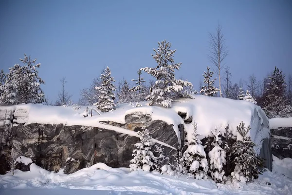 Ruskeala in de winter in de sneeuw — Stockfoto