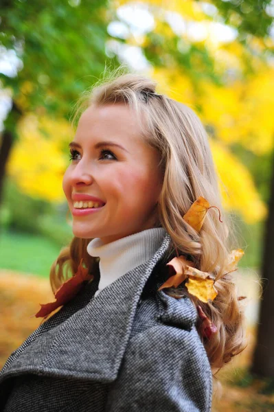 Girl with autumn leaves — Stock Photo, Image