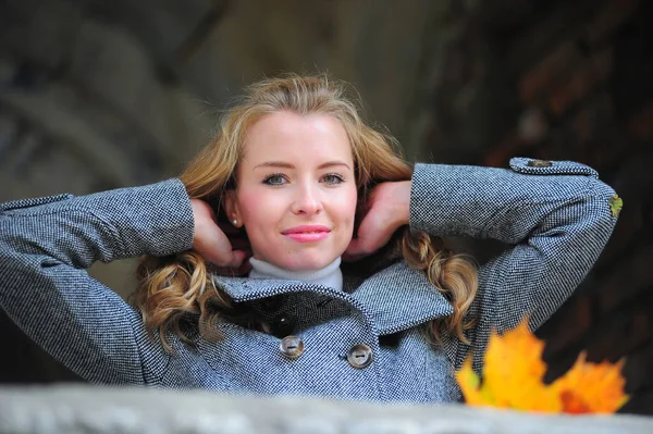 Beautiful girl in a gray coat — Stock Photo, Image