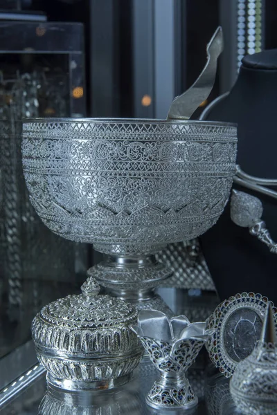 Silver jewelry and other silverware in a shop window — Stok fotoğraf