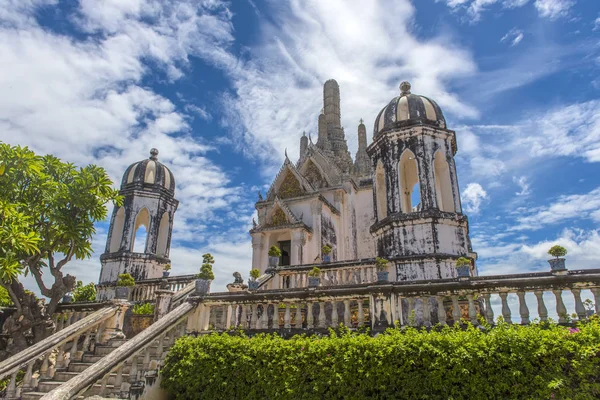 Rama iv Sommerpalast und Gärten in koh sichang, chonburi, thai — Stockfoto