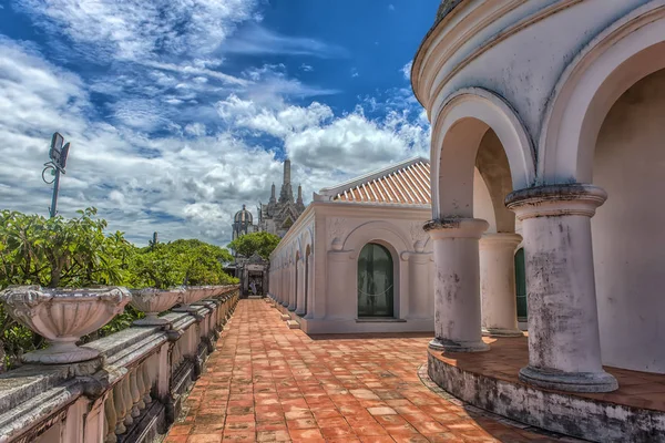 Rama iv Sommerpalast und Gärten in koh sichang, chonburi, thai — Stockfoto