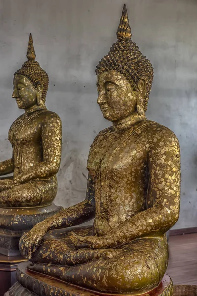 Chachoengsao'daki Wat Saman Rattanaram'da dev bir Reclin var. — Stok fotoğraf