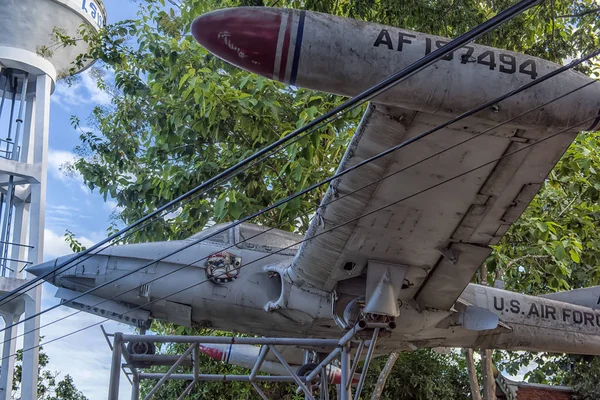 Staré vojenské letouny, Cessna 318 t-37b v klášteře — Stock fotografie