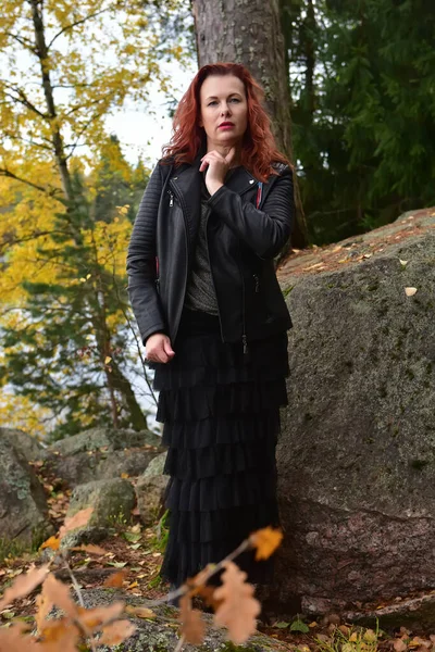 Red Haired Woman Black Leather Jacket Skirt Oxer Park Stones — Stock Photo, Image