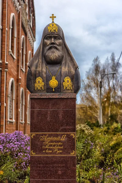 Новочебоксарск Россия 2017 Памятник Патриарху Московскому Всея Руси Алексию — стоковое фото