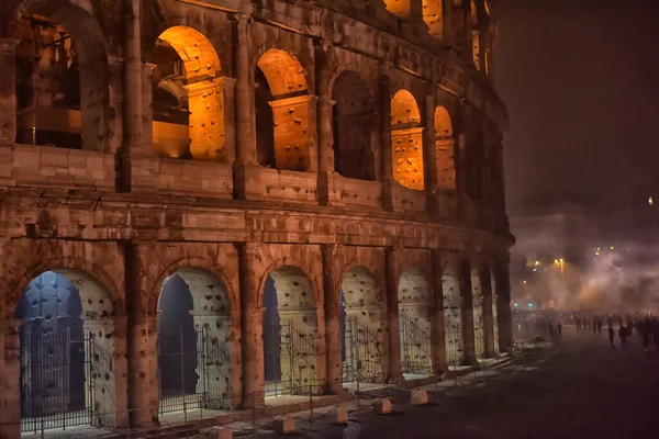 Italië Rome 2018 Ruïnes Van Het Colosseum Toeristen Oudejaarsavond — Stockfoto