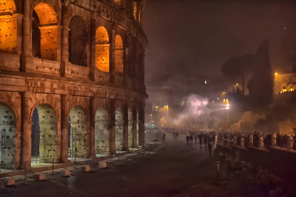 Italien Rom 2018 Colosseums Ruiner Och Turister Nyårsafton — Stockfoto