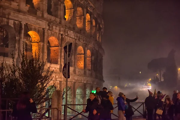 Italien Rom 2018 Colosseums Ruiner Och Turister Nyårsafton — Stockfoto