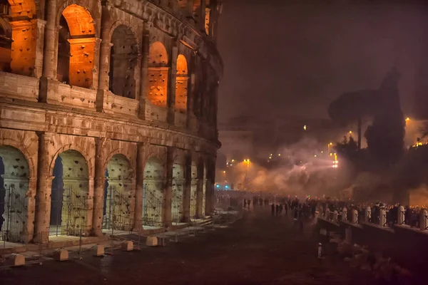 Italië Rome 2018 Ruïnes Van Het Colosseum Toeristen Oudejaarsavond — Stockfoto