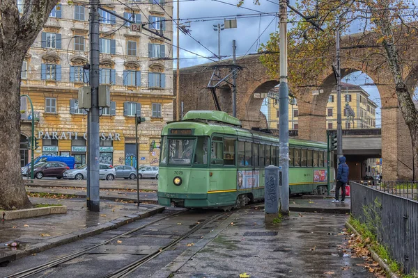 Talya Roma 2018 Roma Sokaklarında Yeşil Tramvay — Stok fotoğraf