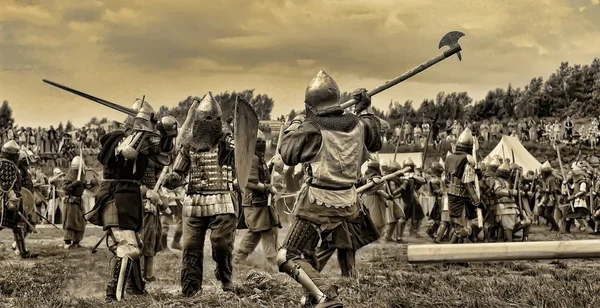 Russland Izborsk 2013 Mittelalterliche Schlacht Auf Dem Feld Beim Mittelalterfest — Stockfoto