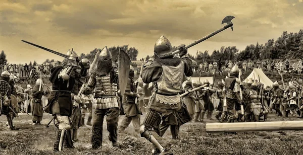 Ryssland Izborsk 2013 Medeltida Strid Fältet Vid Medeltidsfestivalen Iron City — Stockfoto