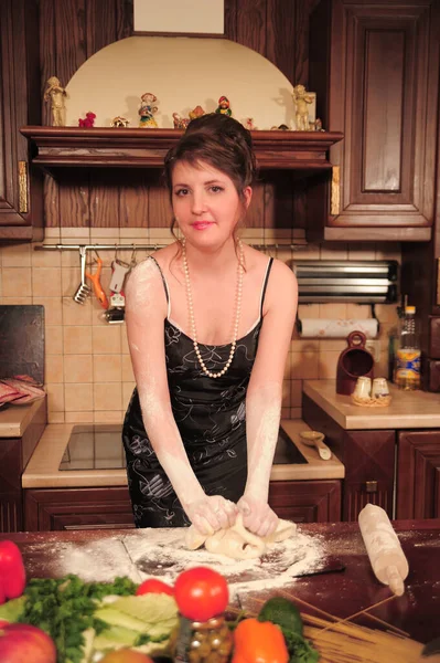 Mutfakta Unu Olan Sevimli Bir Hanımı — Stok fotoğraf