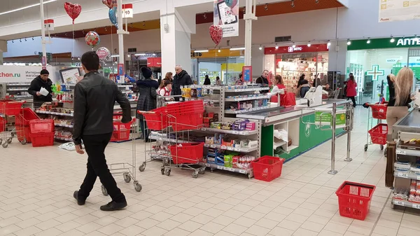 Russia Petersburg 2020 Few Customers Cashier Area Supermarket Due Coronovirus — Stock Photo, Image