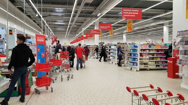 Rusya Petersburg 2020 Süpermarketteki Kasiyer Bölgesinde Coronovirüs Nedeniyle Çok Müşteri — Stok fotoğraf
