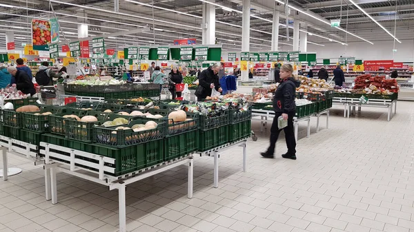 Oroszország Szentpétervár 2020 Kevés Vásárló Szupermarketben Coronovírus Miatt — Stock Fotó