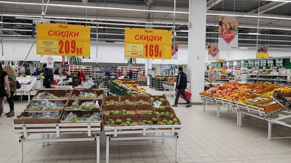 Rusya Petersburg 2020 Coronovirüs Nedeniyle Süpermarkette Çok Müşteri Var — Stok fotoğraf