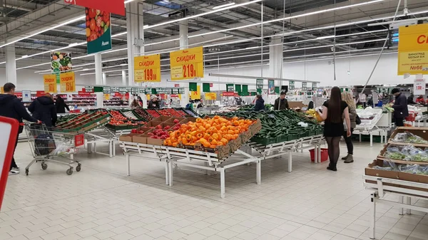 Russia San Pietroburgo 2020 Pochi Clienti Nel Supermercato Causa Coronovirus — Foto Stock