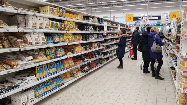 Rusko Petrohrad 2020 Kupující Supermarketu Během Epidemie Koronaviru — Stock fotografie