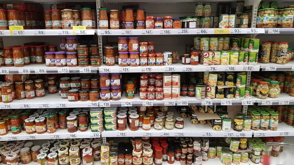 Russie Saint Pétersbourg 2020 Étagères Avec Légumes Conserve Dans Supermarché — Photo