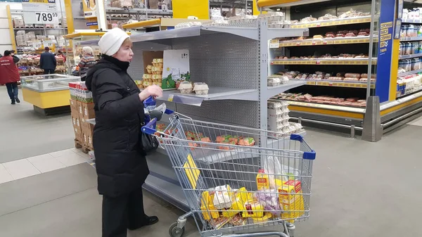 Oroszország Szentpétervár 2020 Üres Polcok Tojásokkal Szupermarketben Koronovírus Járvány Miatt — Stock Fotó