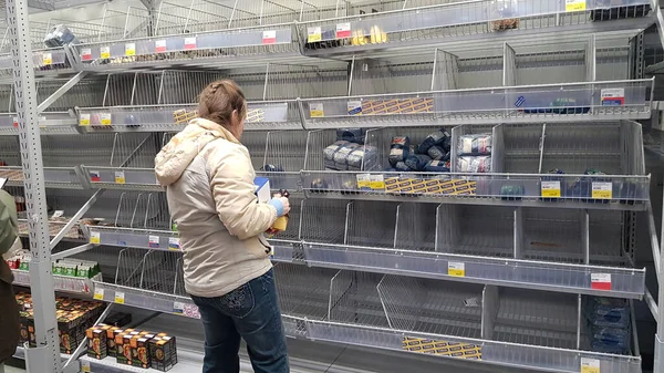 Rosja Sankt Petersburg 2020 Puste Półki Zbożami Supermarkecie Powodu Epidemii — Zdjęcie stockowe