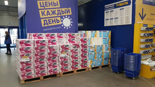 Rusland Petersburg 2020 Toiletpapier Een Supermarkt Tijdens Coronavirusepidemie — Stockfoto