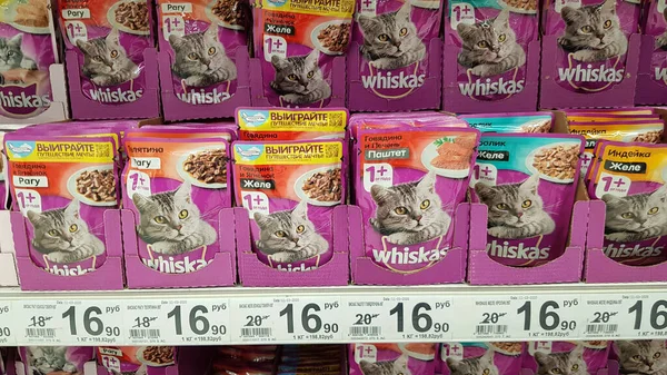 Rusia San Petersburgo 2020 Whiskas Comida Para Gatos Supermercado — Foto de Stock