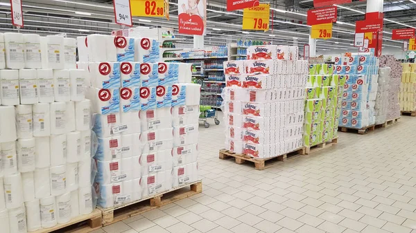 Rusland Petersburg 2020 Toiletpapier Tijdens Epidemie Van Een Coronavirussupermarkt — Stockfoto