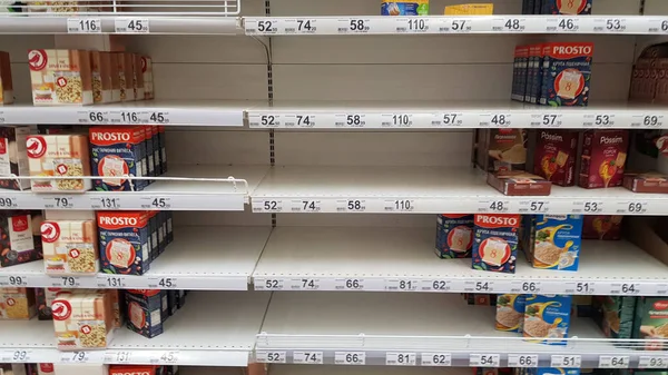 Rusia San Petersburgo 2020 Estantes Con Cereales Durante Epidemia Supermercado —  Fotos de Stock