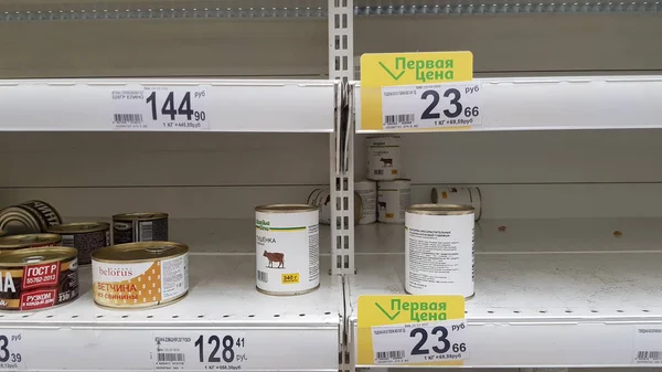 Rusia San Petersburgo 2020 Estantes Con Productos Enlatados Durante Epidemia —  Fotos de Stock