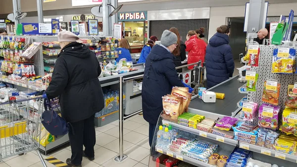 Rússia São Petersburgo 2020 Clientes Área Checkout Sinais Marcando Distância — Fotografia de Stock