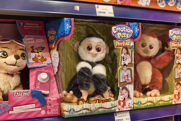 República Checa Praga 2016 Brinquedos Nas Prateleiras Uma Loja Infantil — Fotografia de Stock