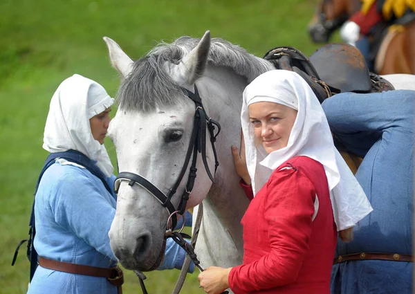 Rusko Vyborg 2011 Lidé Středověkých Šatech Festivalu Historické Rekonstrukce Středověku — Stock fotografie