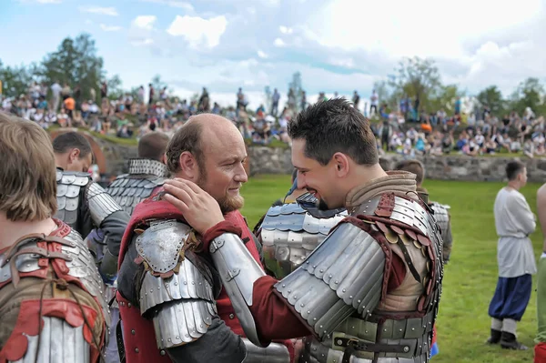 ロシア ヴィボルグ 2011中世の歴史的復興の祭りで中世の服の人々 ヴィボルグ城 — ストック写真