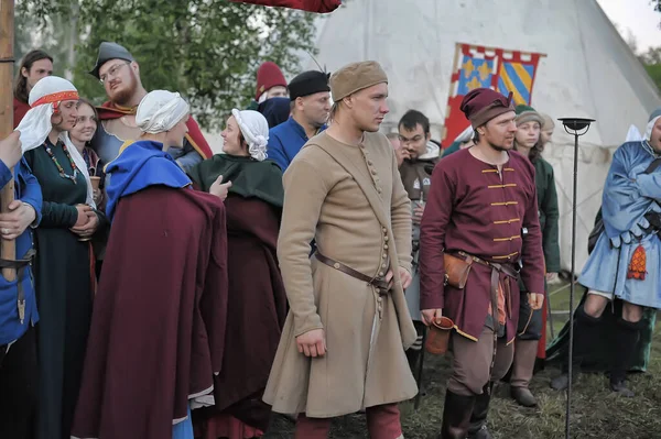 Rusko Vyborg 2011 Lidé Středověkých Šatech Festivalu Historické Rekonstrukce Středověku — Stock fotografie