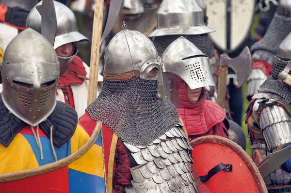 ロシア ヴィボルグ 2011中世の歴史的復興の祭りで軍の制服の騎士 ヴィボルグ城 — ストック写真