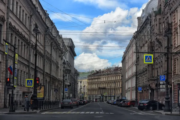ロシア サンクトペテルブルク30 2020コロナウイルスの流行による隔離中に市内中心部の空の通り — ストック写真