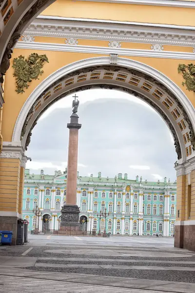 俄罗斯圣彼得堡 2020年1月4日 在圣彼得堡市中心的空宫广场爆发了这场瘟疫 人口的自我隔离 — 图库照片