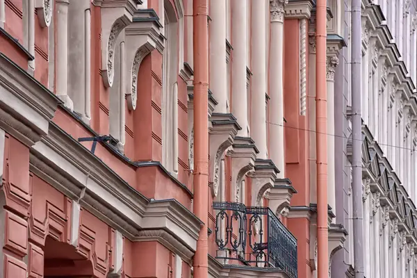 Russland Petersburg 2020 Säulen Und Balkone Eines Alten Hauses Stadtzentrum — Stockfoto