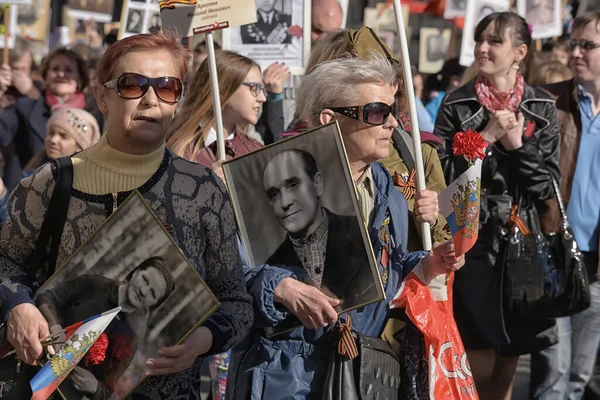 Petersburg Russland Mai 2015 Menschen Nehmen Der Parade Des Unsterblichen — Stockfoto