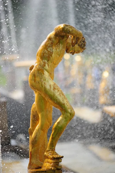 2019年俄罗斯圣彼得堡2019年6月31日彼得霍夫喷泉雕塑 — 图库照片