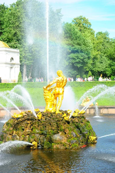 Russie Saint Pétersbourg 2019 Sculptures Des Fontaines Peterhof Été — Photo
